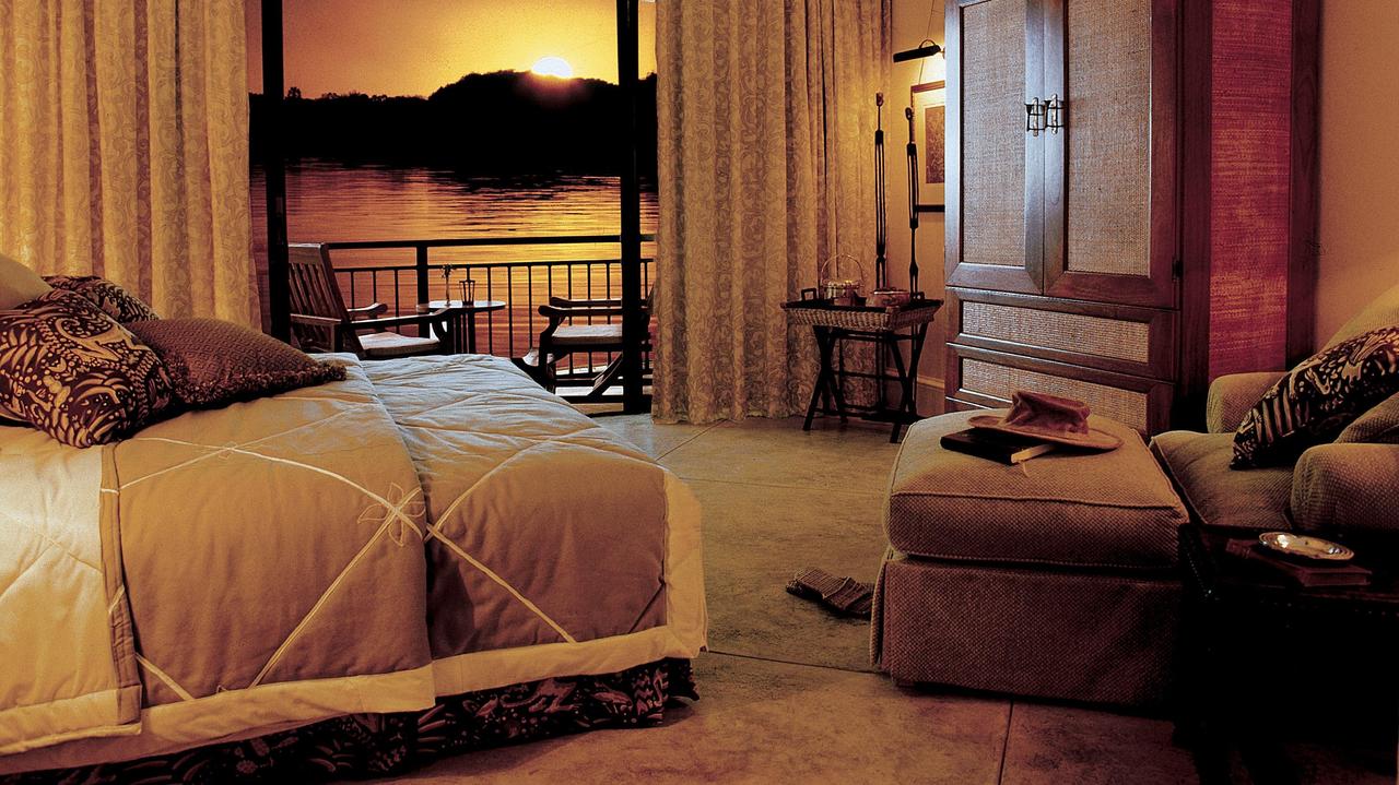 Luxury King room - bedroom