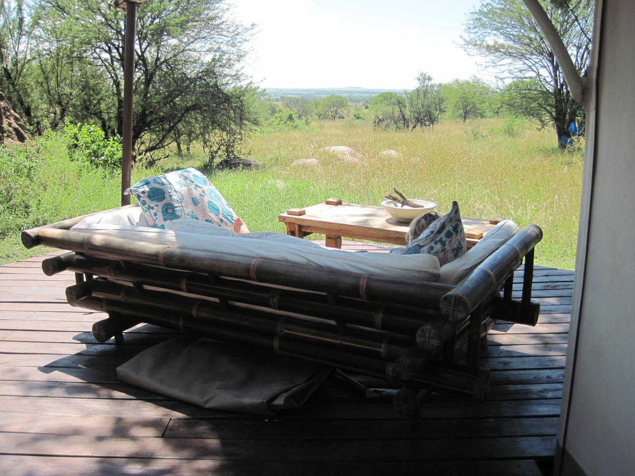 Sayari-Camp-guest-tent-deck-sofa