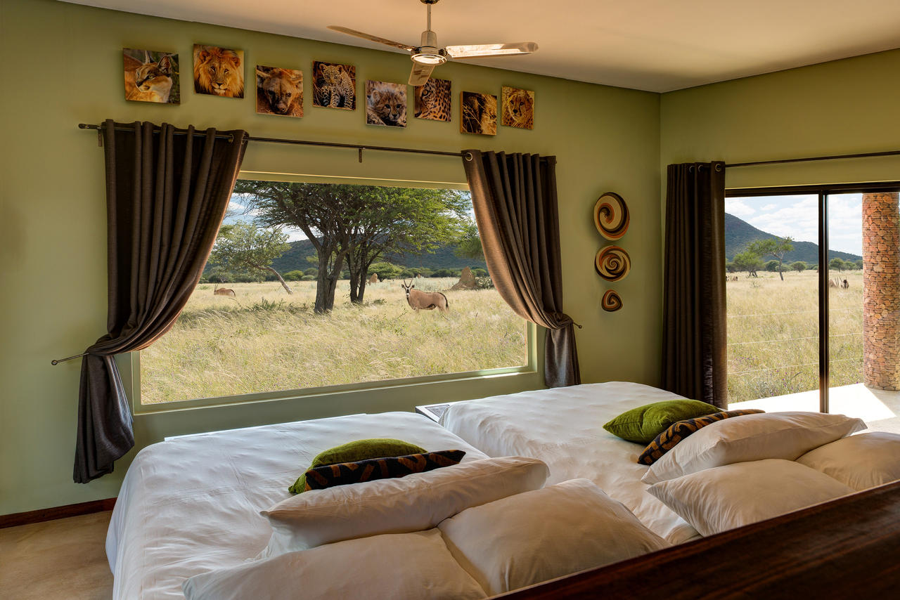 okonjima-plains-camp-green_room_view_patio_web_hr