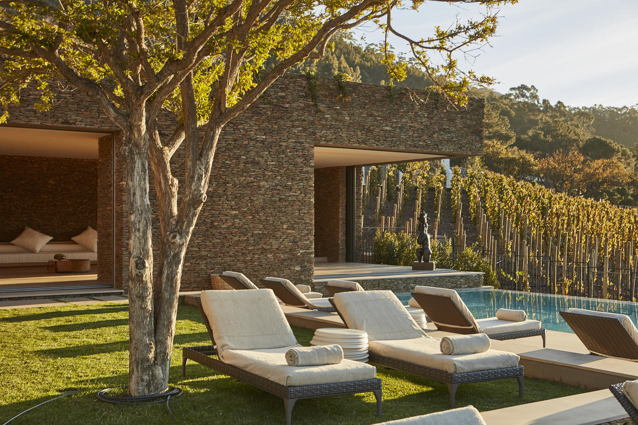 leeu_spa_-_pool_loungers