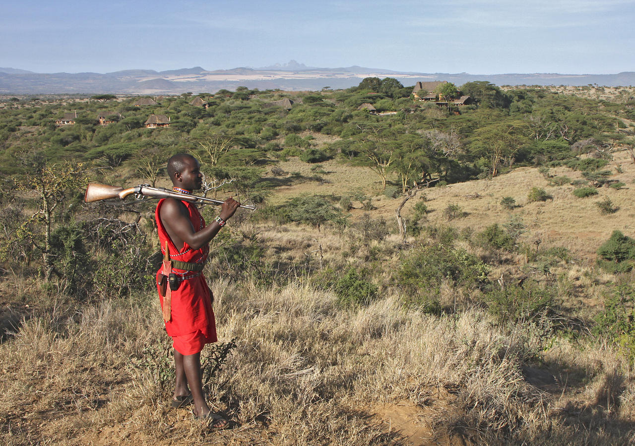 Lewa Wilderness Trails - Guides walk from lodge
